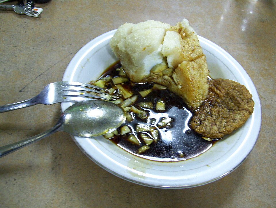 Pempek kapal selam dan kulit ikan