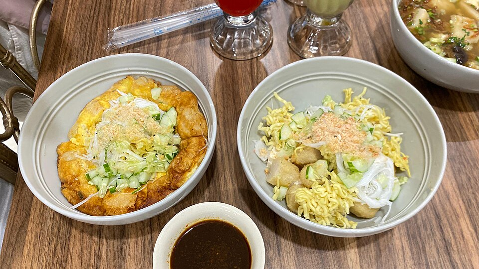 Pempek lenggang dan rujak mie Palembang